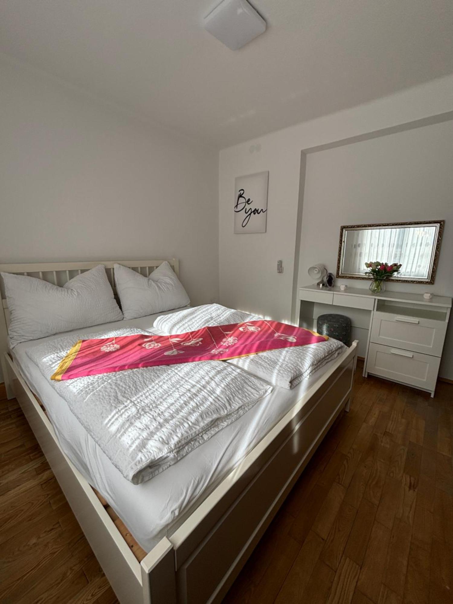 Wohnung See- Und Bergnaehe Gmunden Bagian luar foto
