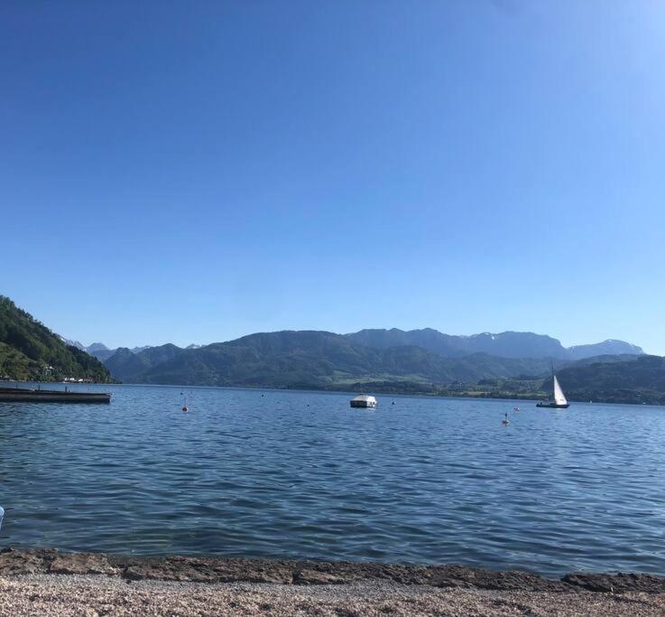 Wohnung See- Und Bergnaehe Gmunden Bagian luar foto