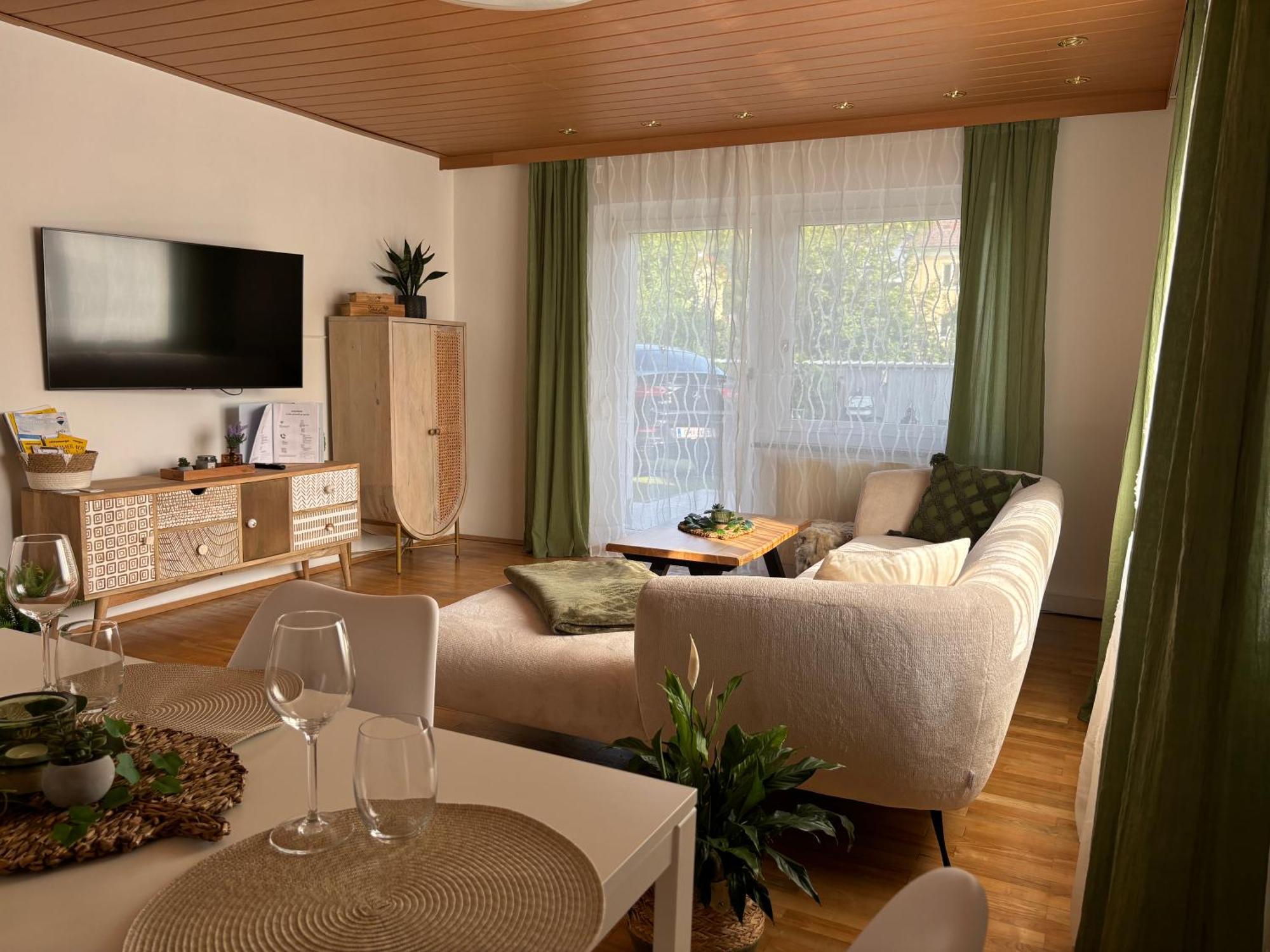 Wohnung See- Und Bergnaehe Gmunden Ruang foto